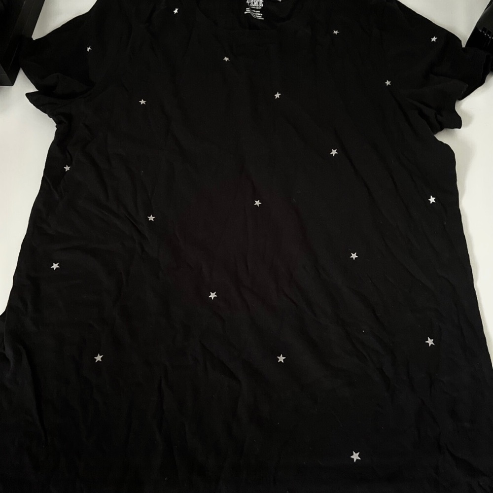 NWT. VS PINK T-Shirt.